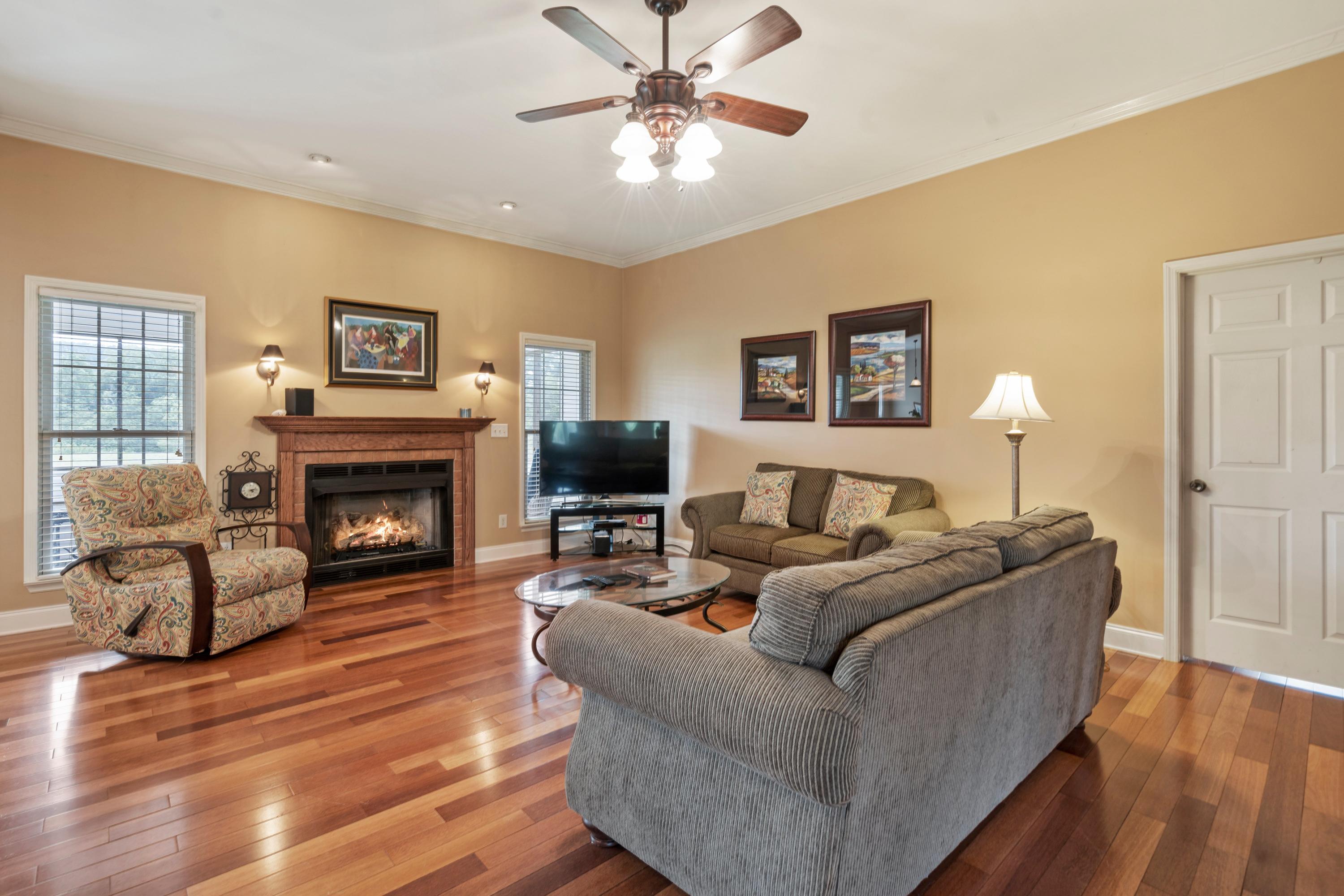 215 White Oak Valley Road Cleveland, TN 37312 - Photo 13 of 31 Living area