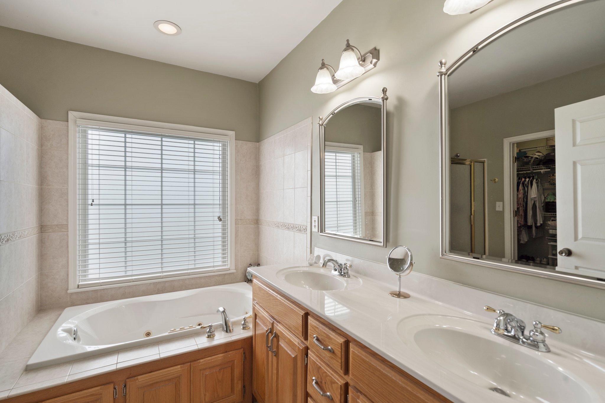 215 White Oak Valley Road Cleveland, TN 37312 - Photo 23 of 31 Master Bathroom