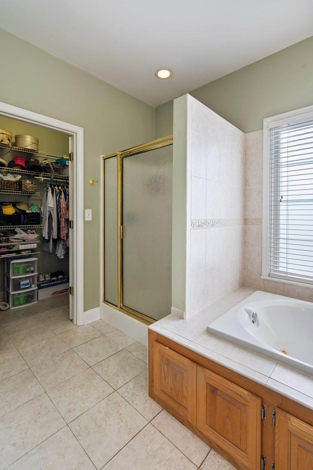 215 White Oak Valley Road Cleveland, TN 37312 - Photo 24 of 31 Master Bathroom