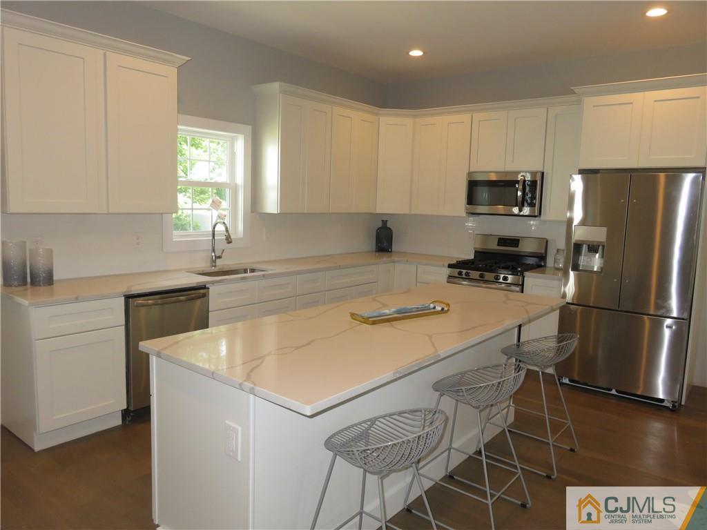 83 Old Road Sewaren, NJ 07077 - Photo 5 of 31