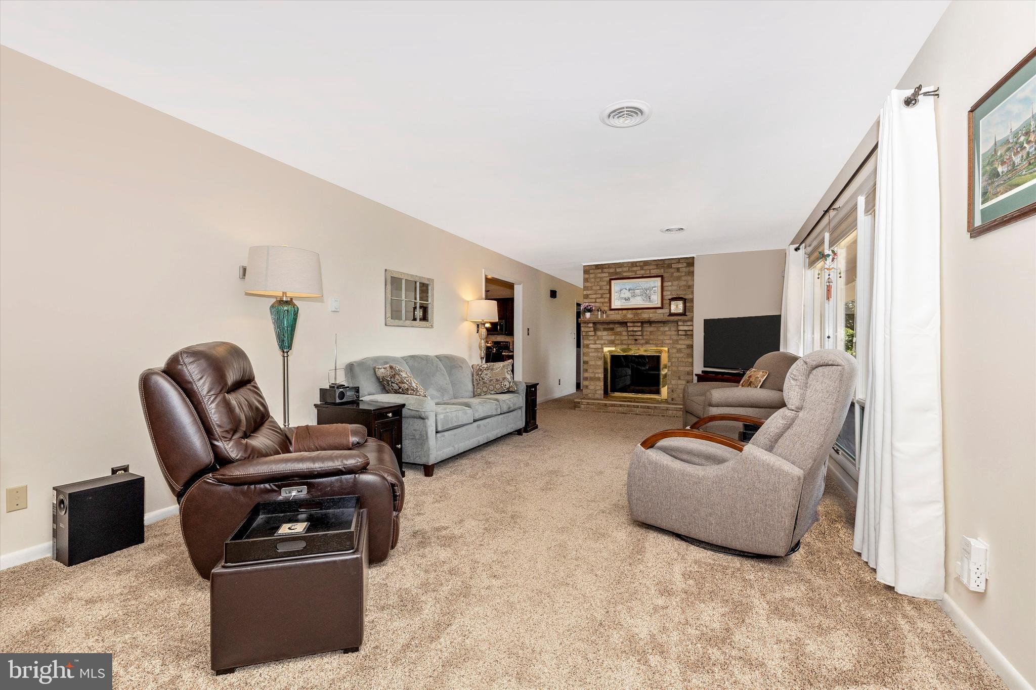 11057 Bennie Duncan Road Frederick, MD 21701 - Photo 13 of 89 Living room