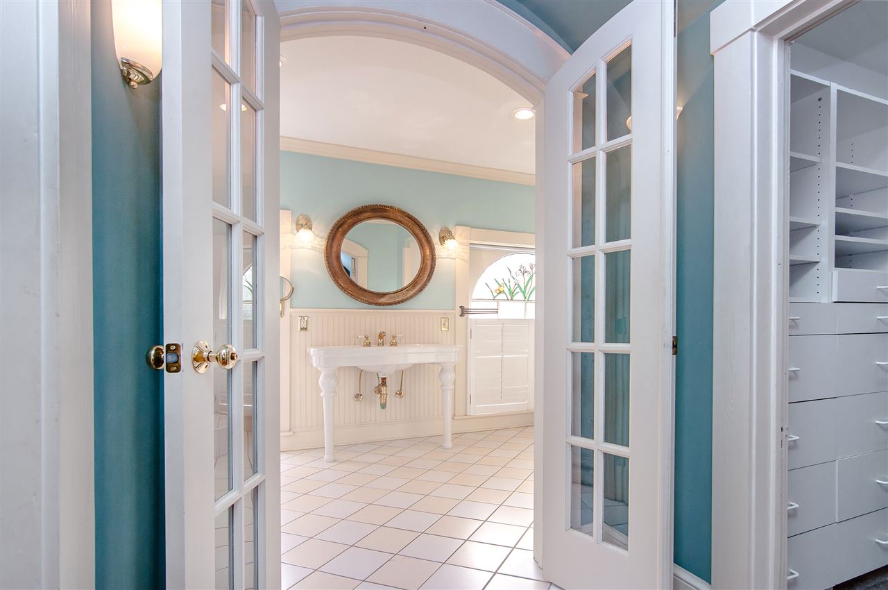 39 Valencia Street St. Augustine, FL 32084 - Photo 35 of 50 a view of a bedroom from a hallway