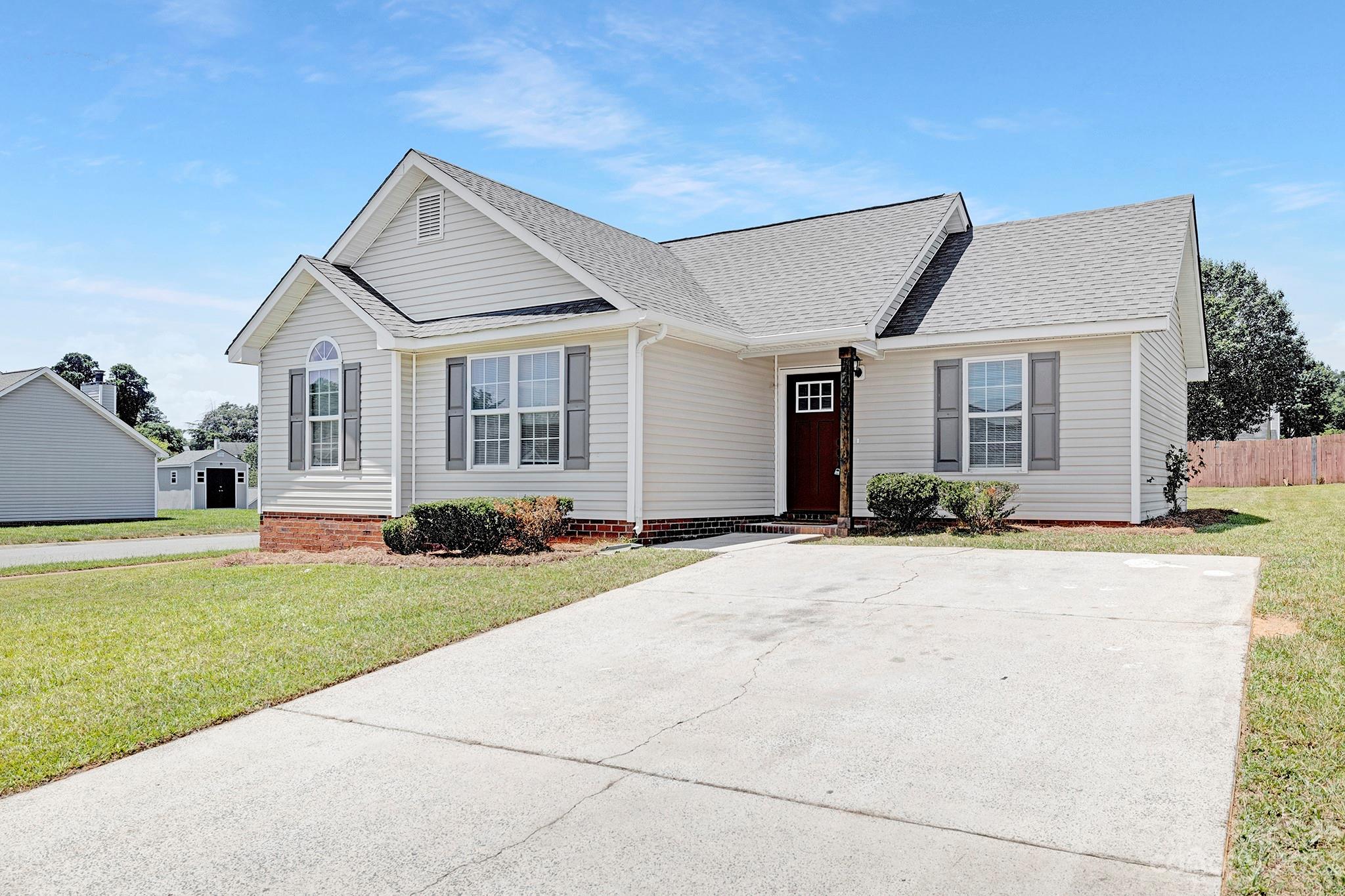 4403 Lothar Ridge Lane Charlotte, NC 28216 - Photo 2 of 17 Gallery Image 2