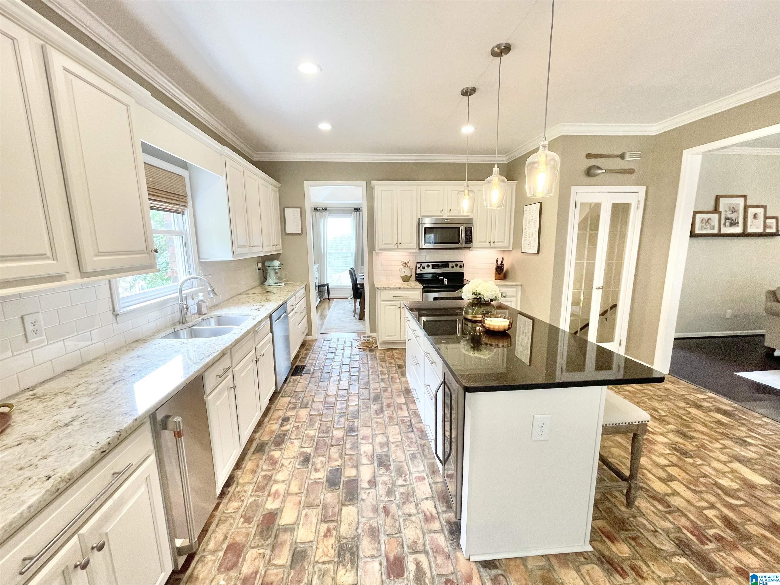 129 Broadmoor Lane Alabaster, AL 35007 - Photo 5 of 46