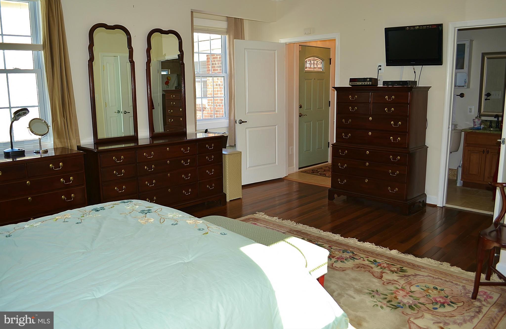 2622 Military Road Arlington, VA 22207 - Photo 14 of 25 Bedroom (Master)