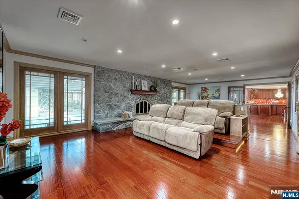 $3,700,000 | 91 Chestnut Ridge Road, Saddle River, NJ 07458