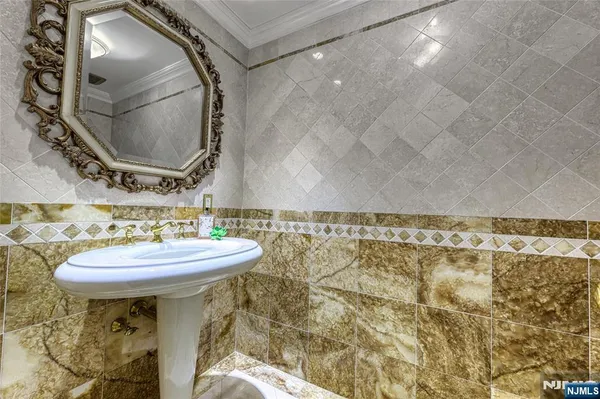 $3,700,000 | 91 Chestnut Ridge Road, Saddle River, NJ 07458