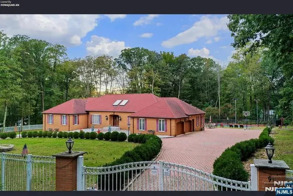 $3,700,000 | 91 Chestnut Ridge Road, Saddle River, NJ 07458