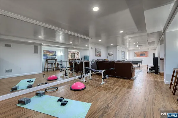 $3,700,000 | 91 Chestnut Ridge Road, Saddle River, NJ 07458