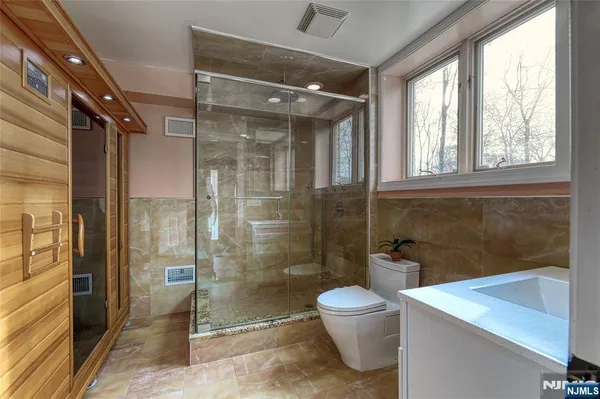 $3,700,000 | 91 Chestnut Ridge Road, Saddle River, NJ 07458
