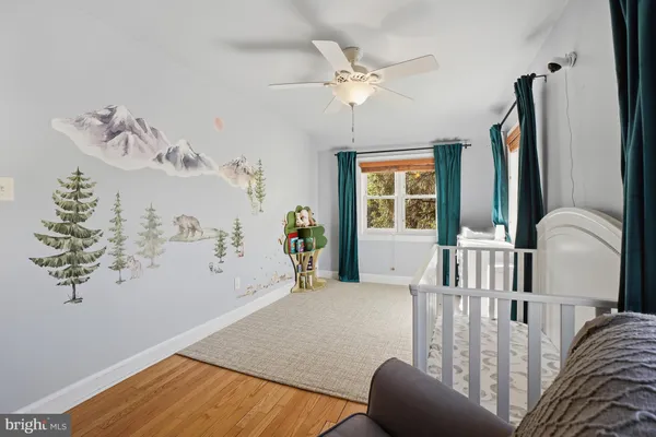 a view of livingroom with furniture and windows