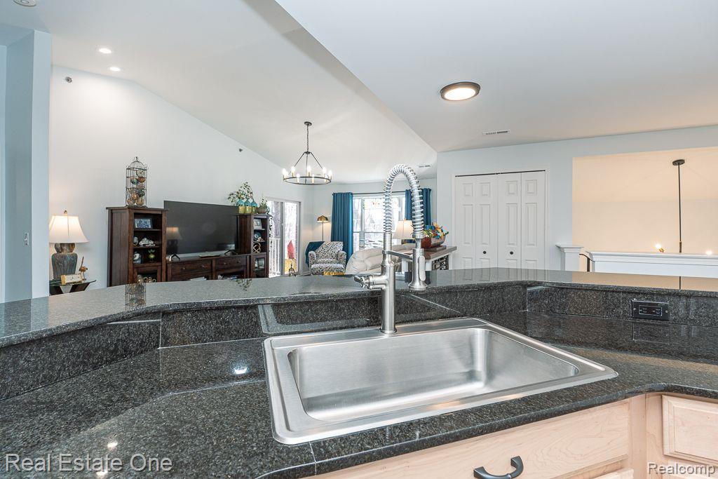 1724 Deepwood Circle, Unit 47 Rochester, MI 48307 - Photo 19 of 41 Gallery Image 19