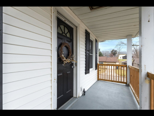 2503 Glenn Street Bettendorf, IA 52722 - Photo 3 of 25