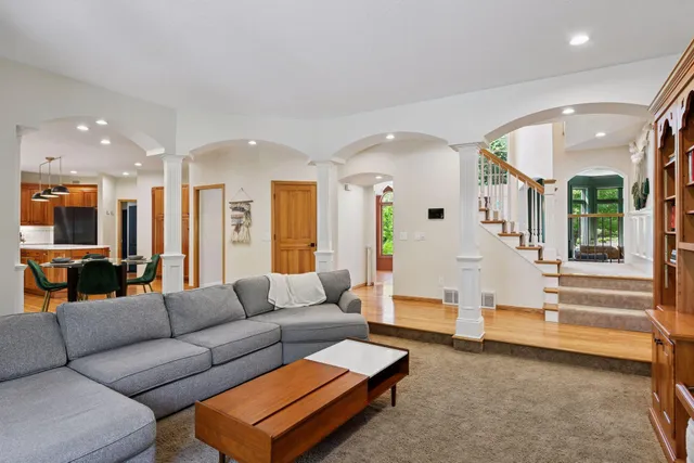 $849,900 | 14709 White Oak Drive, Burnsville, MN 55337