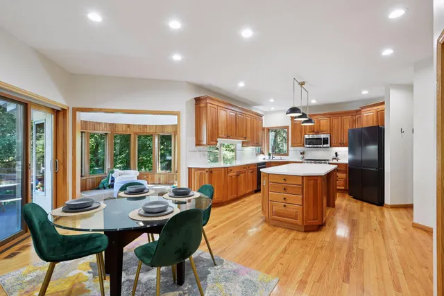 $849,900 | 14709 White Oak Drive, Burnsville, MN 55337