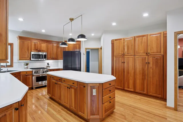 $849,900 | 14709 White Oak Drive, Burnsville, MN 55337