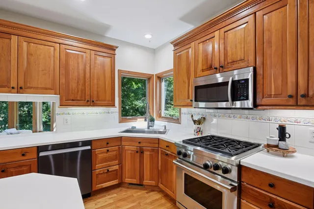 $849,900 | 14709 White Oak Drive, Burnsville, MN 55337