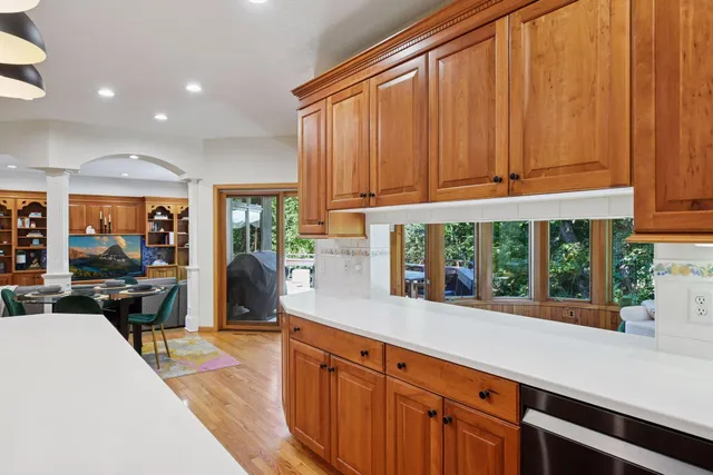 $849,900 | 14709 White Oak Drive, Burnsville, MN 55337