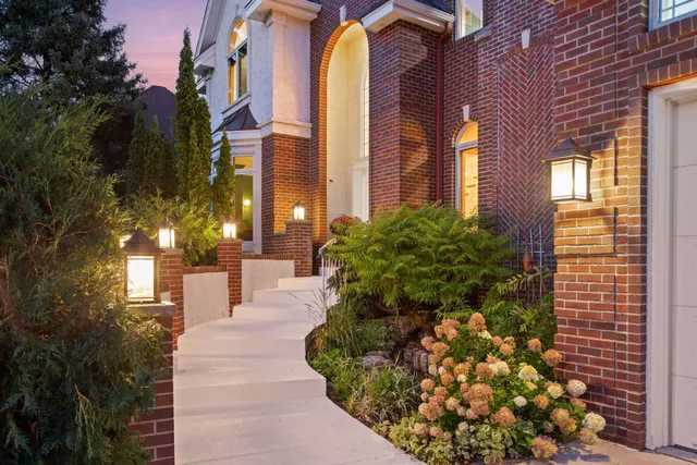 $849,900 | 14709 White Oak Drive, Burnsville, MN 55337