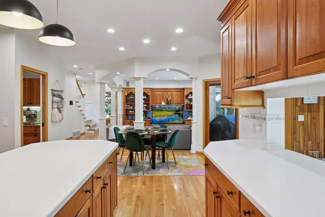 $849,900 | 14709 White Oak Drive, Burnsville, MN 55337