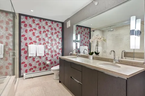 $2,319,000 | 194 North Park Drive, Chicago, IL 60601