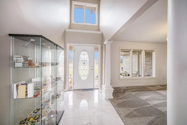 $585,000 | 17 Coronado Drive, Jackson, MI 49201