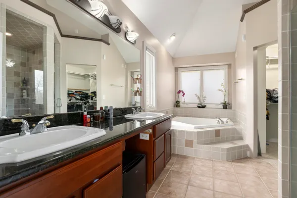 $585,000 | 17 Coronado Drive, Jackson, MI 49201