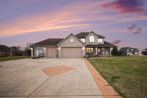 $585,000 | 17 Coronado Drive, Jackson, MI 49201