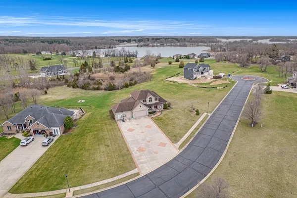 $585,000 | 17 Coronado Drive, Jackson, MI 49201