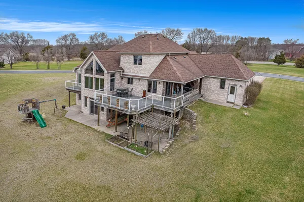 $585,000 | 17 Coronado Drive, Jackson, MI 49201