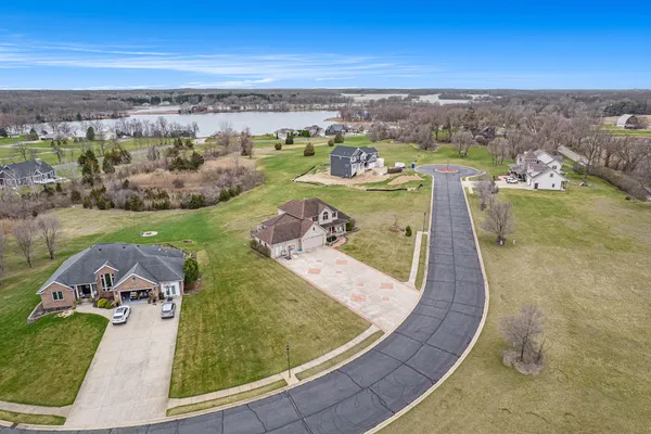 $585,000 | 17 Coronado Drive, Jackson, MI 49201