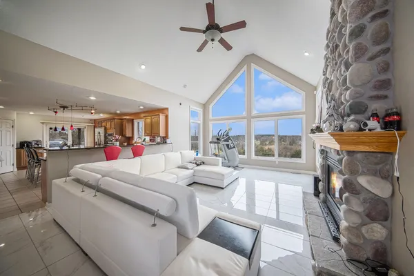 $585,000 | 17 Coronado Drive, Jackson, MI 49201