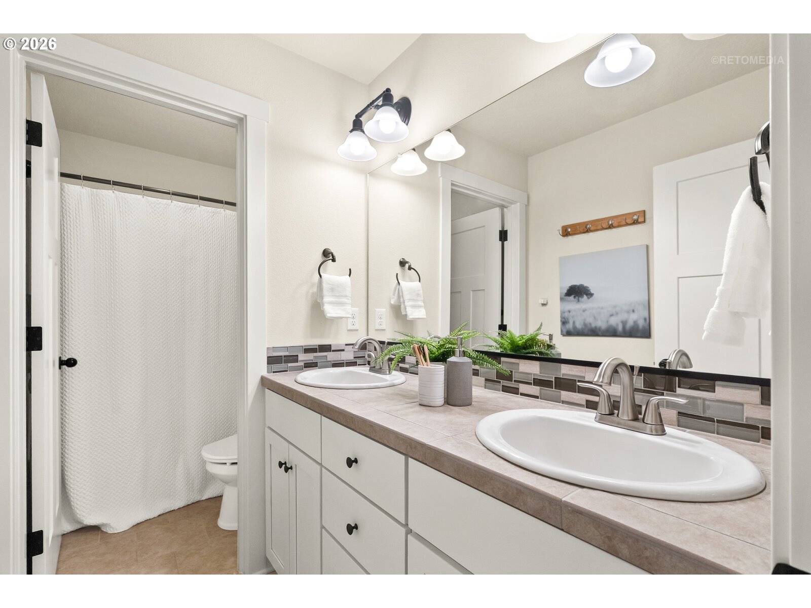 5389 Southeast Davis Road Hillsboro, OR 97123 - Photo 29 of 35 Bathroom