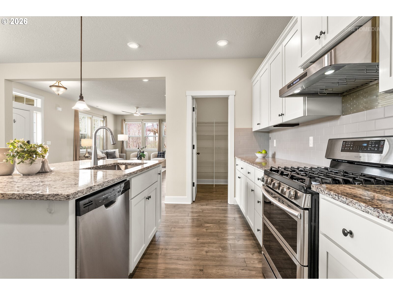 5389 Southeast Davis Road Hillsboro, OR 97123 - Photo 10 of 35 Kitchen