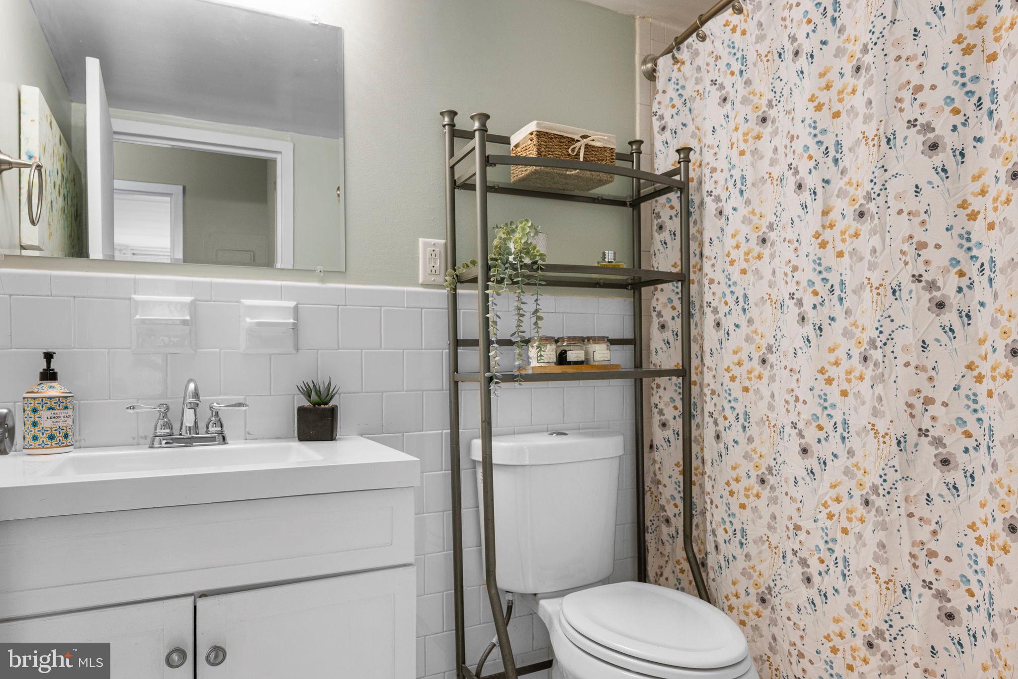 2302 Riddle Avenue, Unit 103 Wilmington, DE 19806 - Photo 11 of 25 Charming bathroom with floral accents.