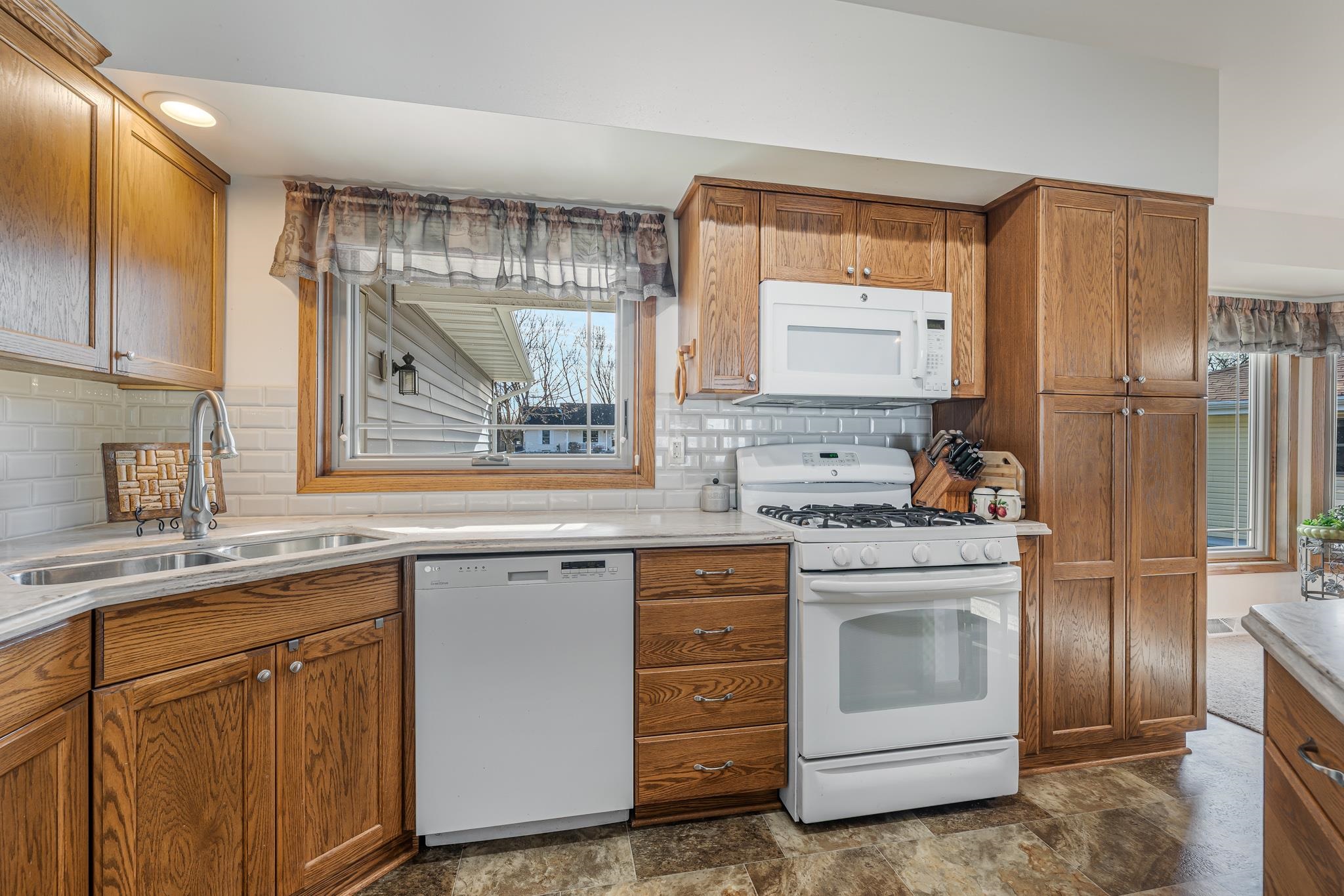 9302 Blanco Road Winneconne, WI 54986 - Photo 8 of 46