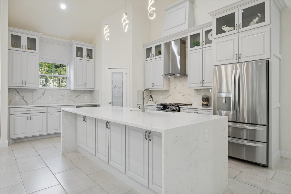 532 Carrell Street Tomball, TX 77375 - Photo 13 of 28 This beautiful kitchen offers abundant storage and a spacious island, perfect for adding stools so guests can comfortably gather while meals are prepared. Filled with natural light and complemented by high ceilings, modern light fixtures, and energy-efficient LED lighting, this kitchen is a truly special space.