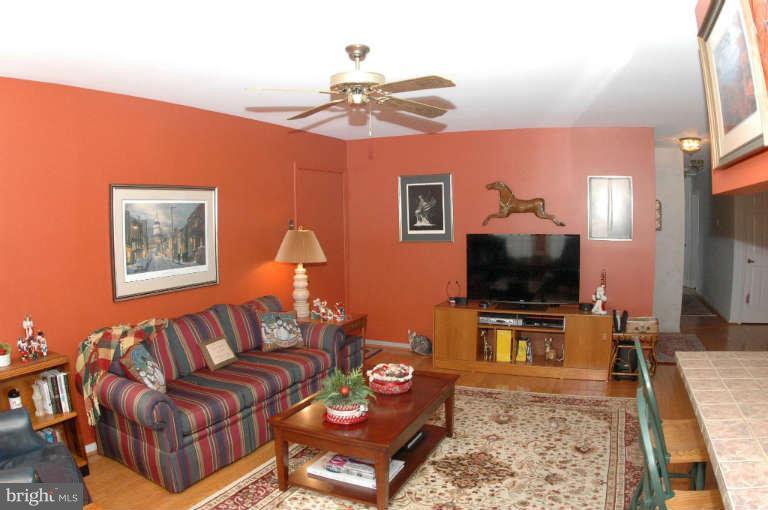 865 Rudder Way Annapolis, MD 21401 - Photo 3 of 28 Family Room