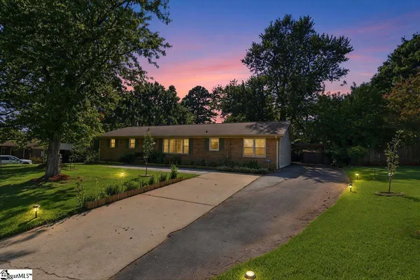 $320,000 | 223 Ferndale Drive, Boiling Springs, SC 29316