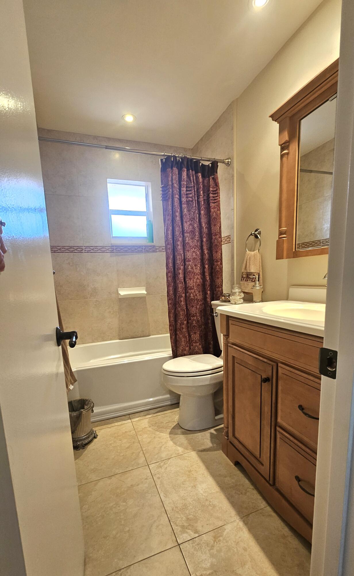 504 Davis Road, Unit 96 Palm Springs, FL 33461 - Photo 24 of 42 a bathroom with a sink a toilet and a bathtub