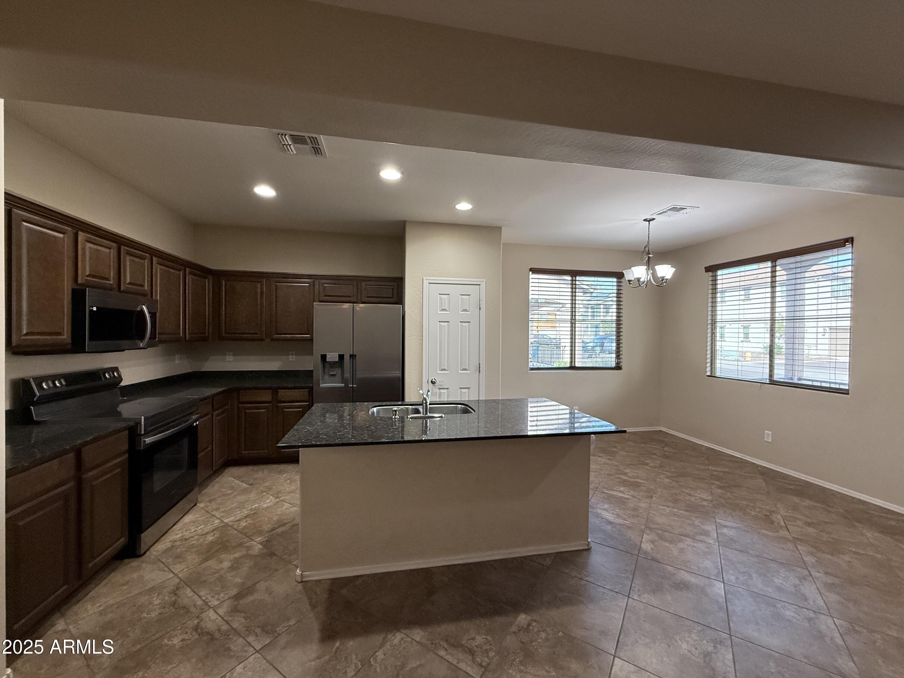 2646 North 73rd Drive Phoenix, AZ 85035 - Photo 4 of 24 IMG_1920