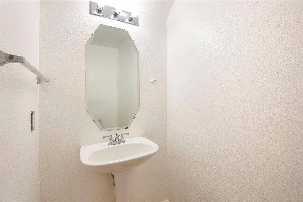 4800 Sleepy Ridge Circle Fort Worth, TX 76133 - Photo 17 of 40 a bathroom with a sink and a mirror