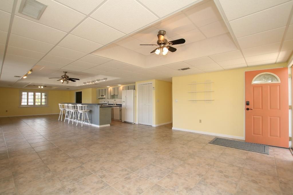 40 Andros Road Key Largo, FL 33037 - Photo 16 of 34 40 S Andros Key Largo - mid level living