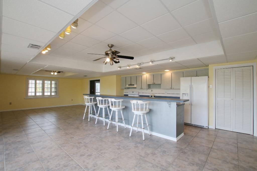 40 Andros Road Key Largo, FL 33037 - Photo 17 of 34 40 S Andros Key Largo - mid level kitche