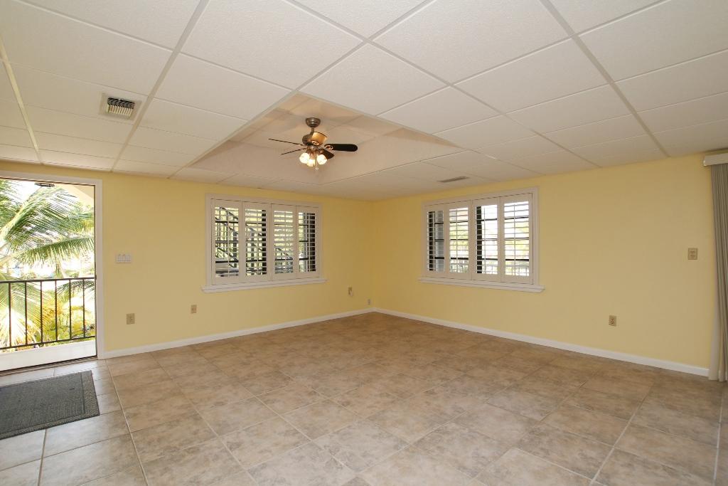 40 Andros Road Key Largo, FL 33037 - Photo 18 of 34 40 S Andros Key Largo - mid level living