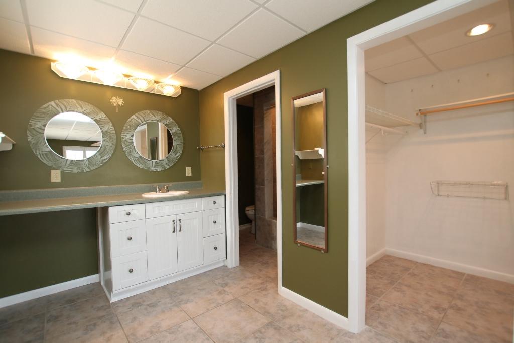 40 Andros Road Key Largo, FL 33037 - Photo 20 of 34 40 S Andros Key Largo - mid level master