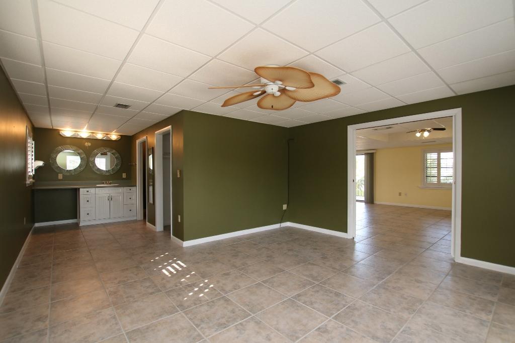 40 Andros Road Key Largo, FL 33037 - Photo 22 of 34 40 S Andros Key Largo - mid level master