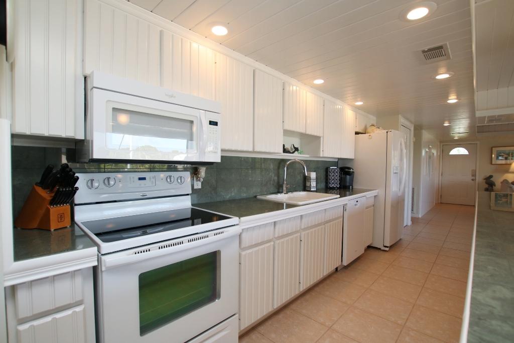 40 Andros Road Key Largo, FL 33037 - Photo 27 of 34 40 S Andros Key Largo - upstairs kitchen