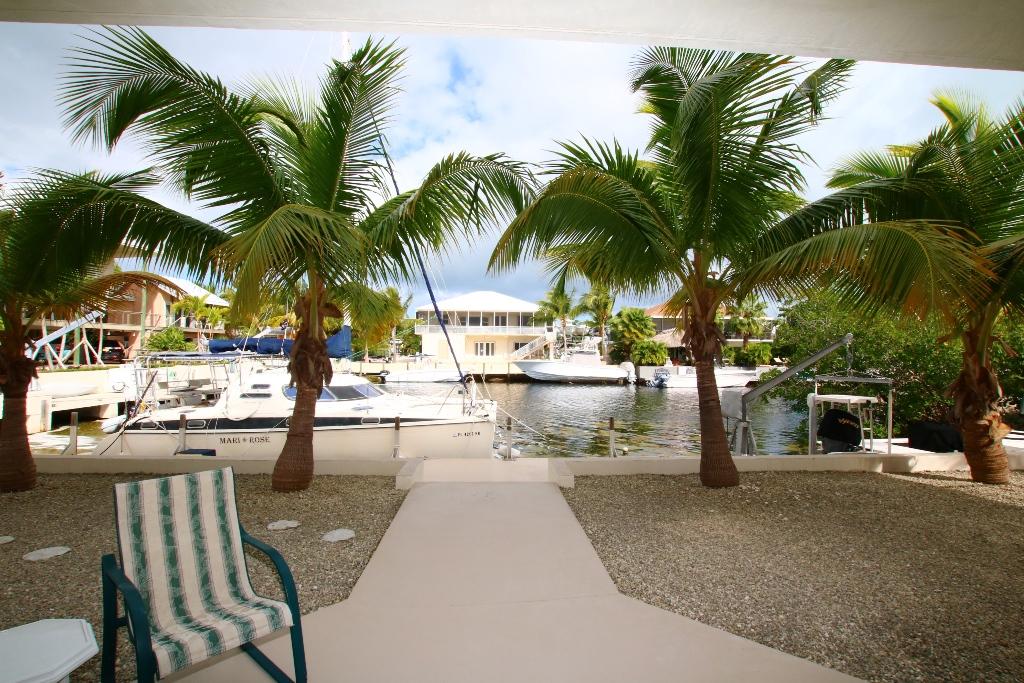 40 Andros Road Key Largo, FL 33037 - Photo 31 of 34 40 S Andros Key Largo - downstairs rear