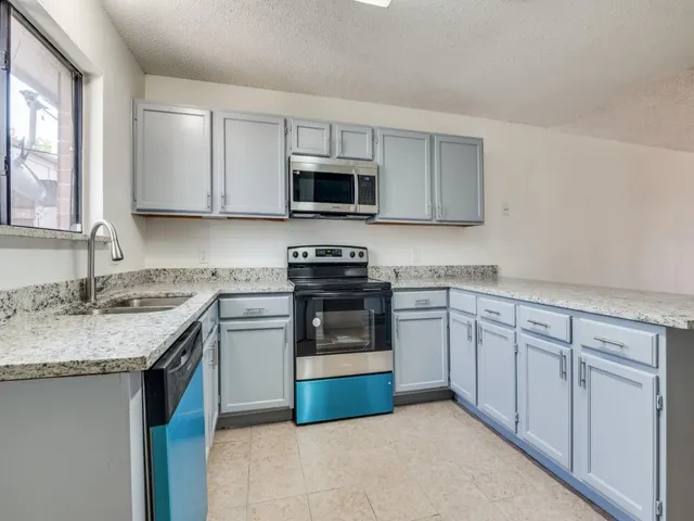 $207,500 | 917 Westover Drive, Lancaster, TX 75134